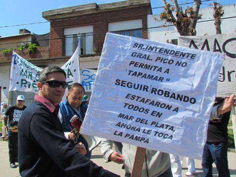 Pasteleros realizaron una manifestaci�n en las puertas de la empresa Tapamar