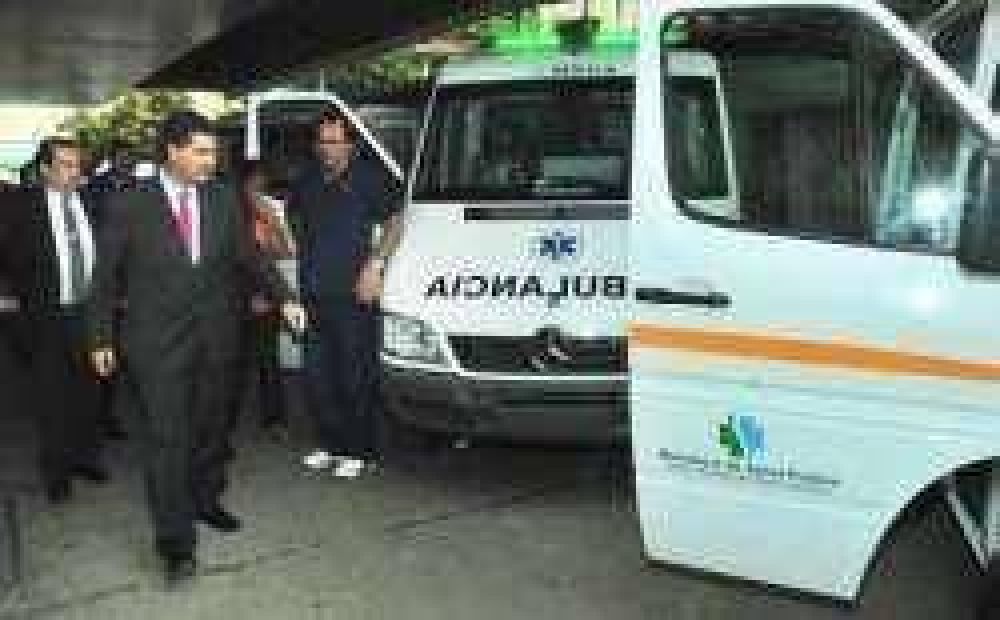 Capitanich y Baquero entregar�n cuatro ambulancias a la UCCEM