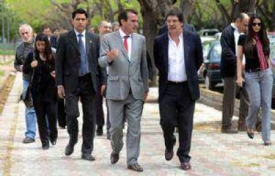 Sileoni defendi� a La C�mpora en Mendoza