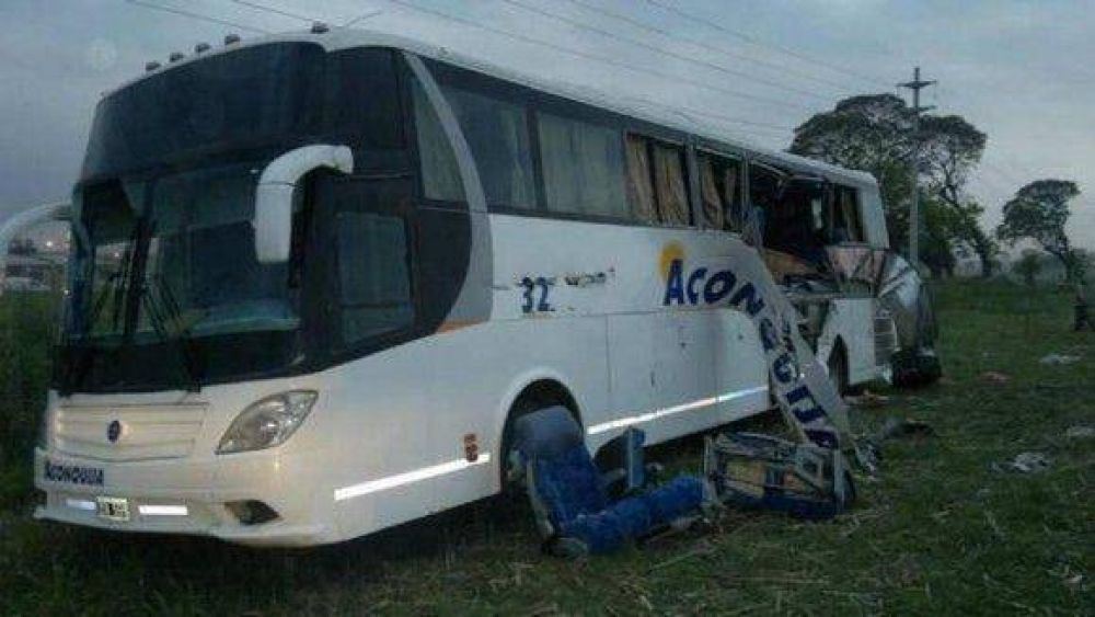  Chocaron un �mnibus y una m�quina cosechadora en la Ruta Nacional 38