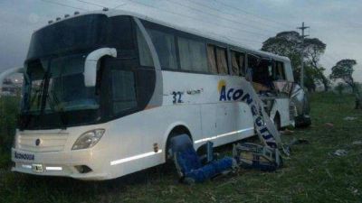  Chocaron un �mnibus y una m�quina cosechadora en la Ruta Nacional 38