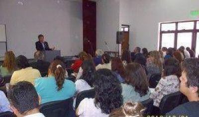 Interesante curso tem�tico sobre �turismo y la realidad formose�a