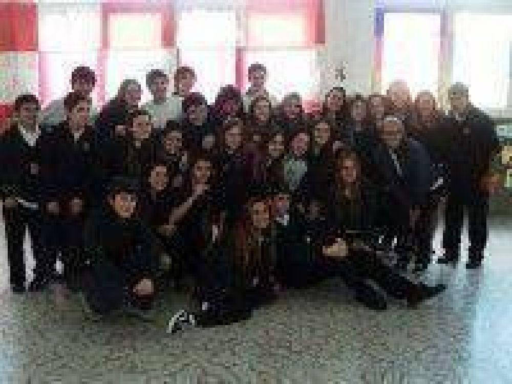 La lista 12 se impuso por un amplio margen en las elecciones del Centro de Estudiantes del INJ