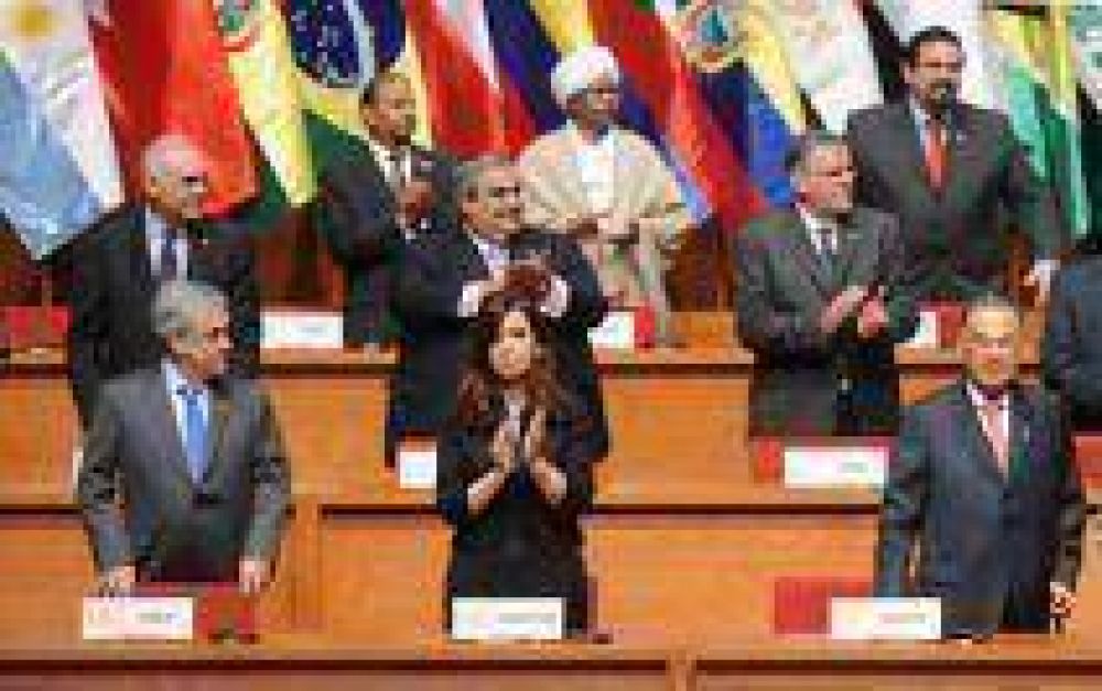 CFK regresa al pa�s luego de participar de la cumbre del ASPA