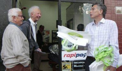Entregan bolsas biodegradables a vecinos