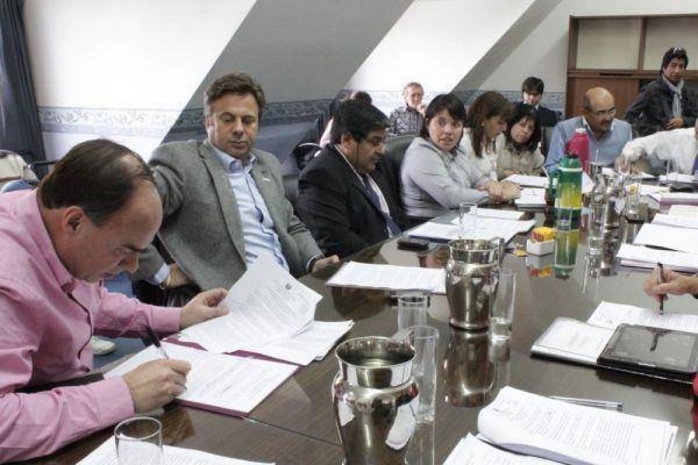 Legisladores consensuaron dict�men para declarar a Tolhuin como �municipio�