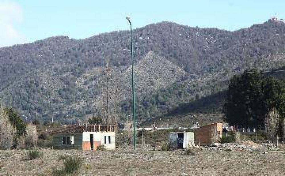 Acusan a Goye de alentar una toma en 'Jardines de Valle Azul'