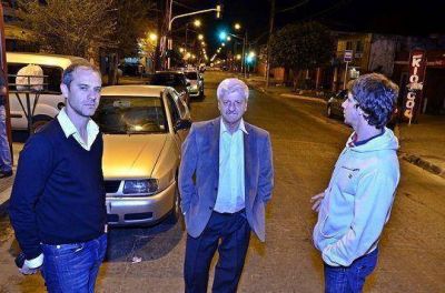 Andreotti recorri� las nuevas luminarias en San Fernando
