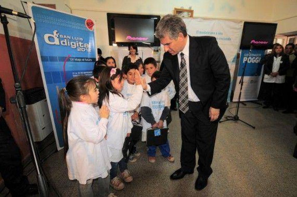 Este mi�rcoles el Gobernador entregar� m�s de 600 computadoras en escuelas de la ciudad Capital