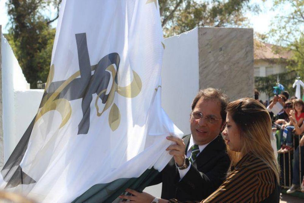 Giustozzi jur� la flamante bandera municipal