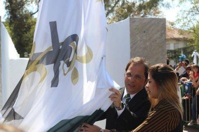 Giustozzi jur� la flamante bandera municipal