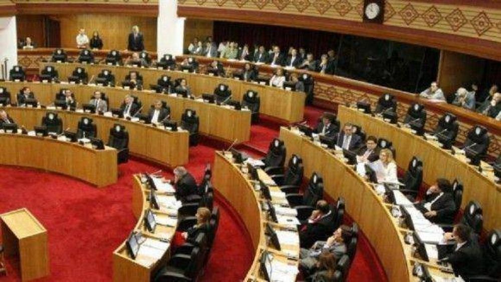  Los legisladores vuelven al recinto con un temario que promete pol�mica