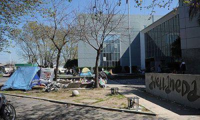 Vecinos sin techo y el Secretario de Gobierno no acuerdan soluci�n y sigue el acampe