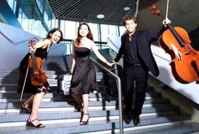 Mozarteum Jujuy presenta  Al Tr�o Alba de Austria 