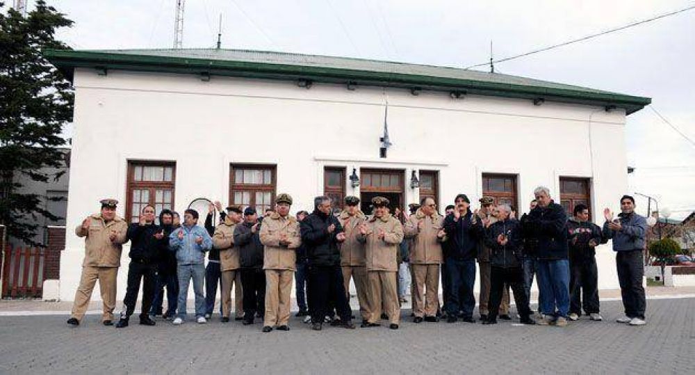 Personal de Prefectura de Santa Cruz, se pleg� al autoacuartelamiento