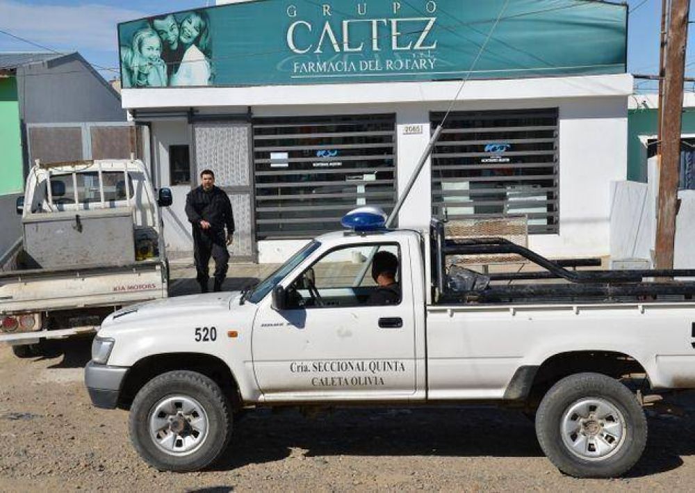 Roban en dos locales con armas de fuego