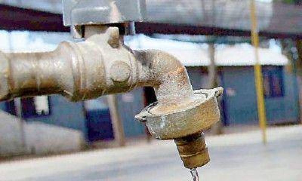 Analizan un posible aumento en la tarifa del agua potable en la provincia