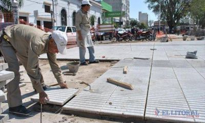 Colocan el tendido el�ctrico en la Plaza Cabral