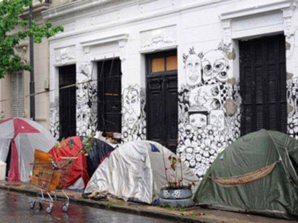 Contin�a el corte de calle de los artistas en protesta al desalojo de la casa ocupada