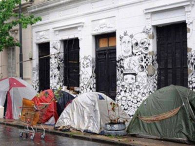 Contin�a el corte de calle de los artistas en protesta al desalojo de la casa ocupada