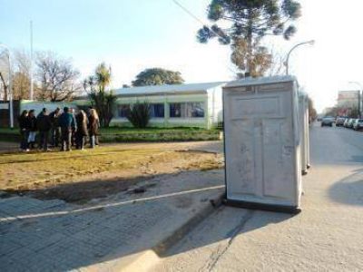 Escuela 7: Convocan a Instituciones para culminar los ba�os
