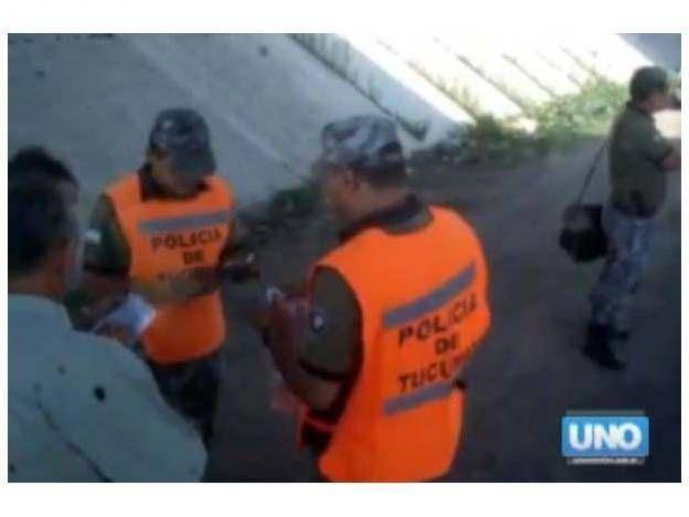 Filman a polic�as tucumanos cobrando una coima a una delegaci�n de gimnastas entrerrianas