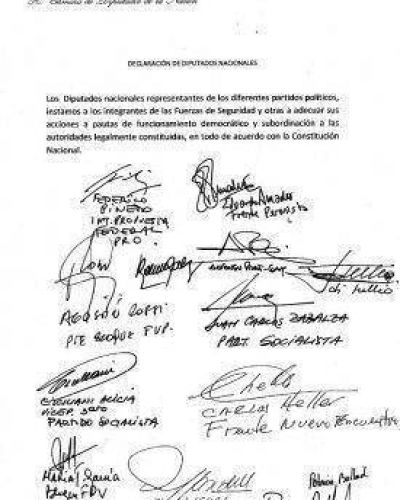 Todo el arco pol�tico pidi� a gendarmes y prefectos "respetar las pautas de la democracia"