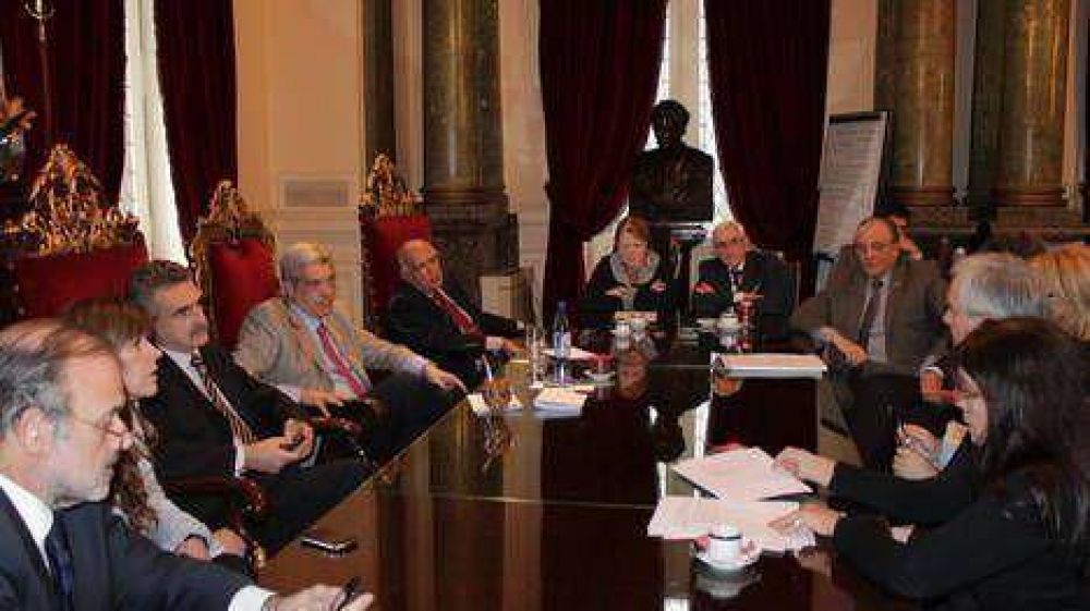 Reuni�n de urgencia de las fuerzas pol�ticas en el Congreso