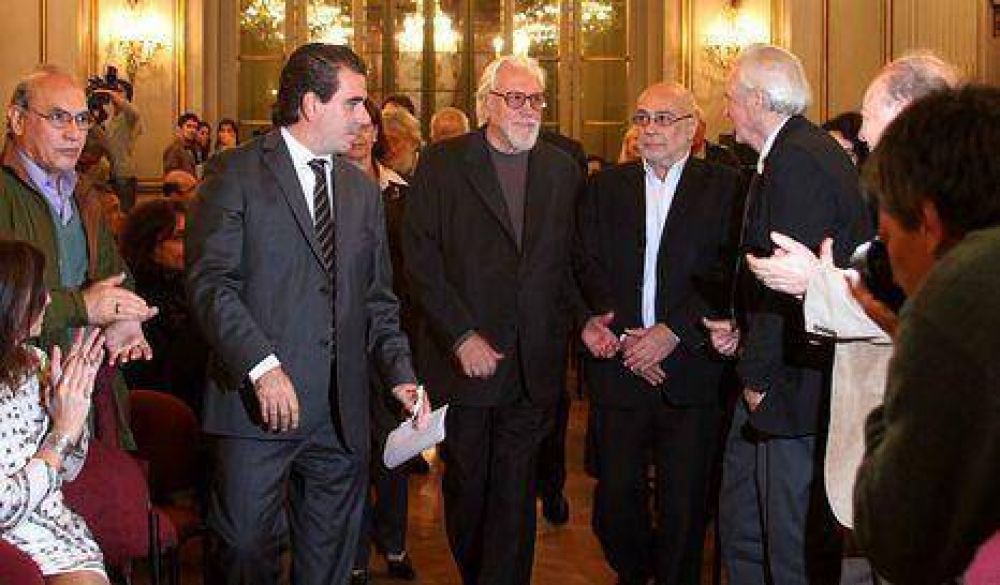 La Legislatura reconoce a H�ctor Olivera