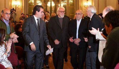 La Legislatura reconoce a H�ctor Olivera