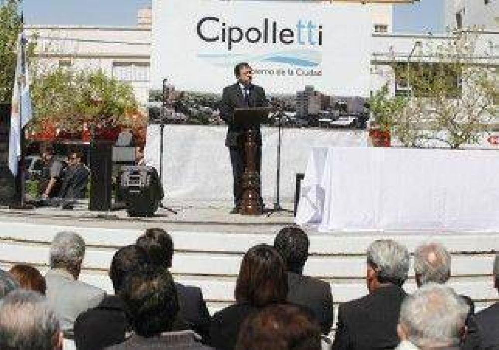 Weretilneck confirm� que Provincia terminar� el Centro de Espect�culos 