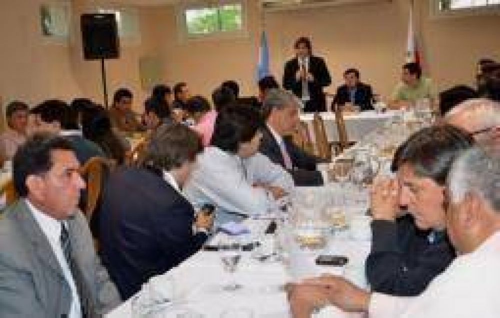 Avanza el armado del plan de obra p�blica La Rioja 2013