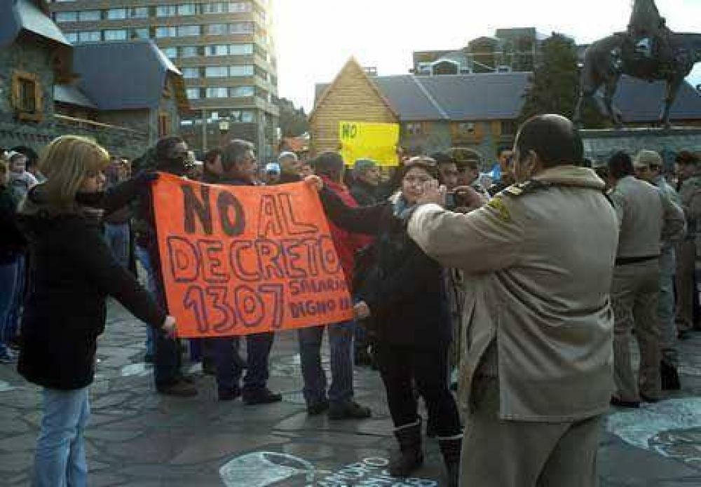 Prefectos trasladaron la protesta al Centro C�vico