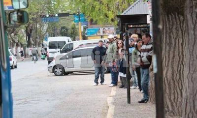 Opositores le apuntan fuerte al Ejecutivo por fallas en el transporte