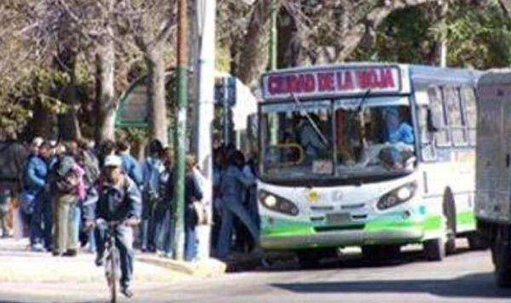 Masivo rechazo al aumento del boleto urbano