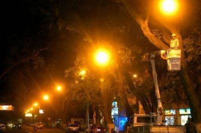 Avanzan la reconversi�n del alumbrado p�blico en Avenida Presidente Castillo
