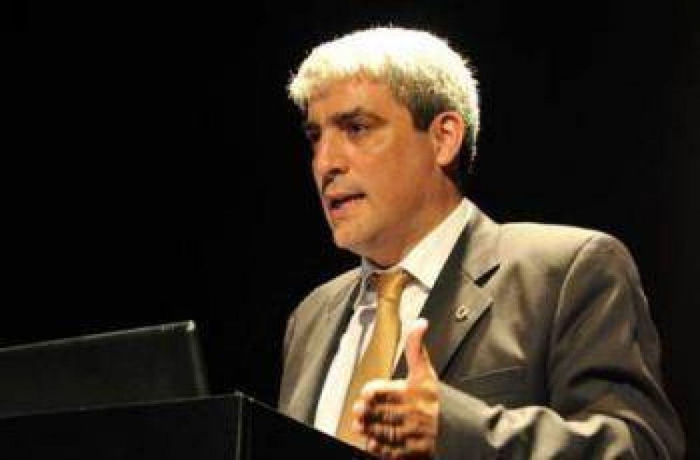 Encuentro con directivos de escuelas de Mor�n y Merlo sobre problem�ticas sociales en el aula