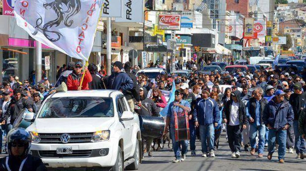 Cufr� y Paz defendieron la garant�a salarial y reubicaci�n de �Dragones�