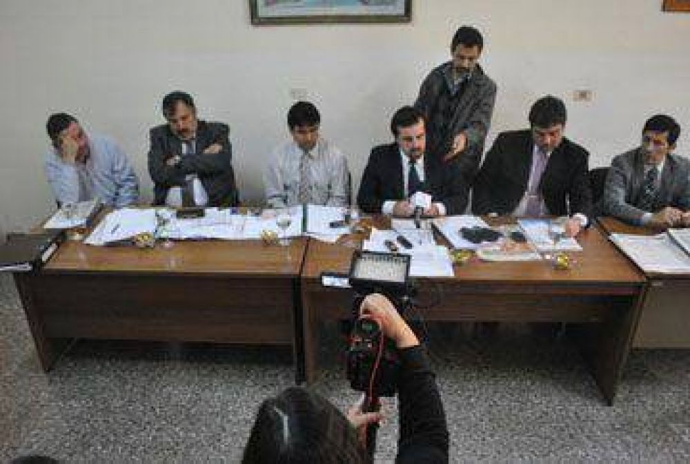 Concejales denuncian como �err�nea� la planilla de provincia