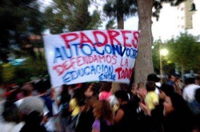 Padres se juntan y piden que se atienda el reclamo.