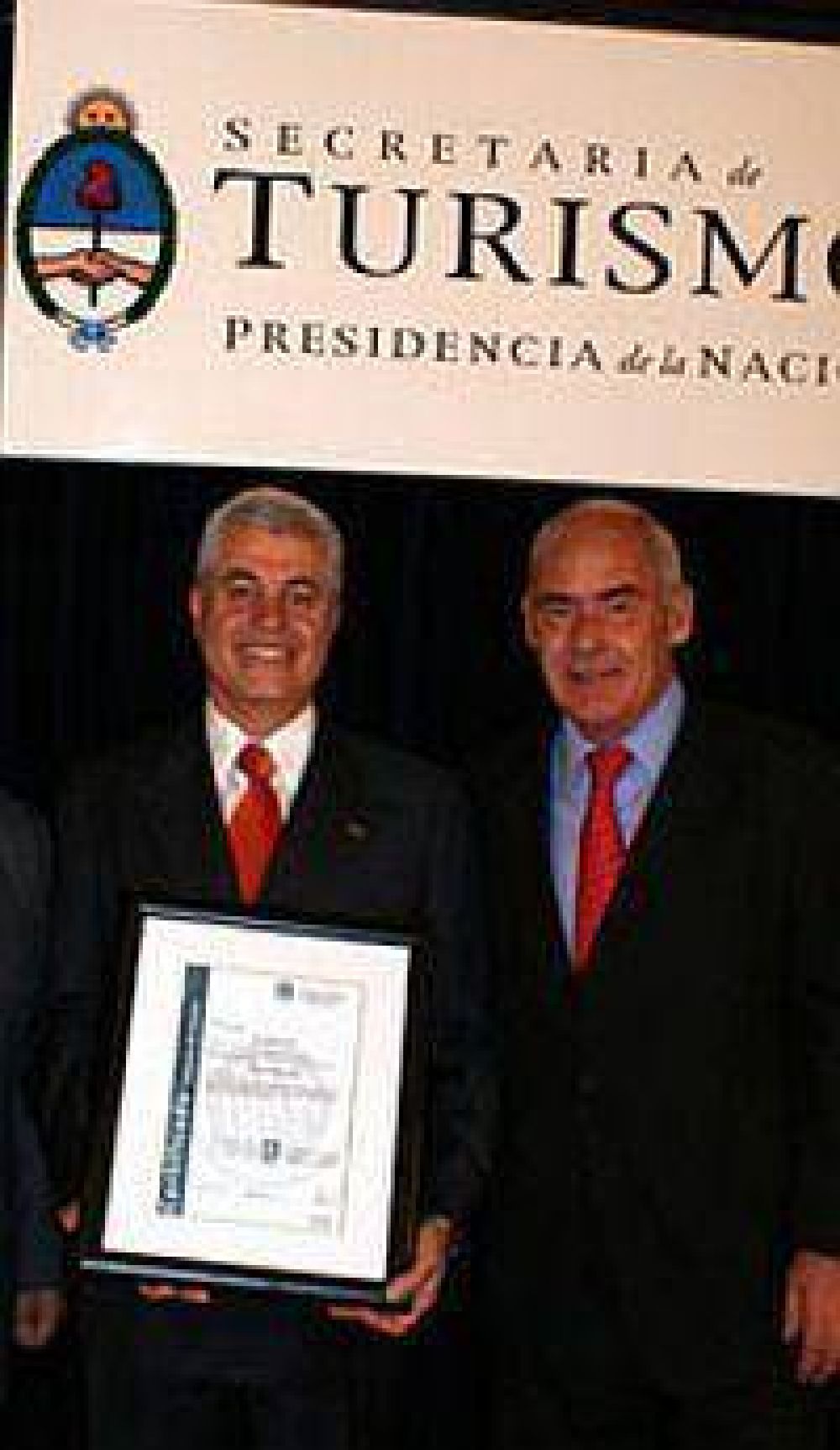 Discotecas de Bariloche reciben certificados de seguridad y calidad.