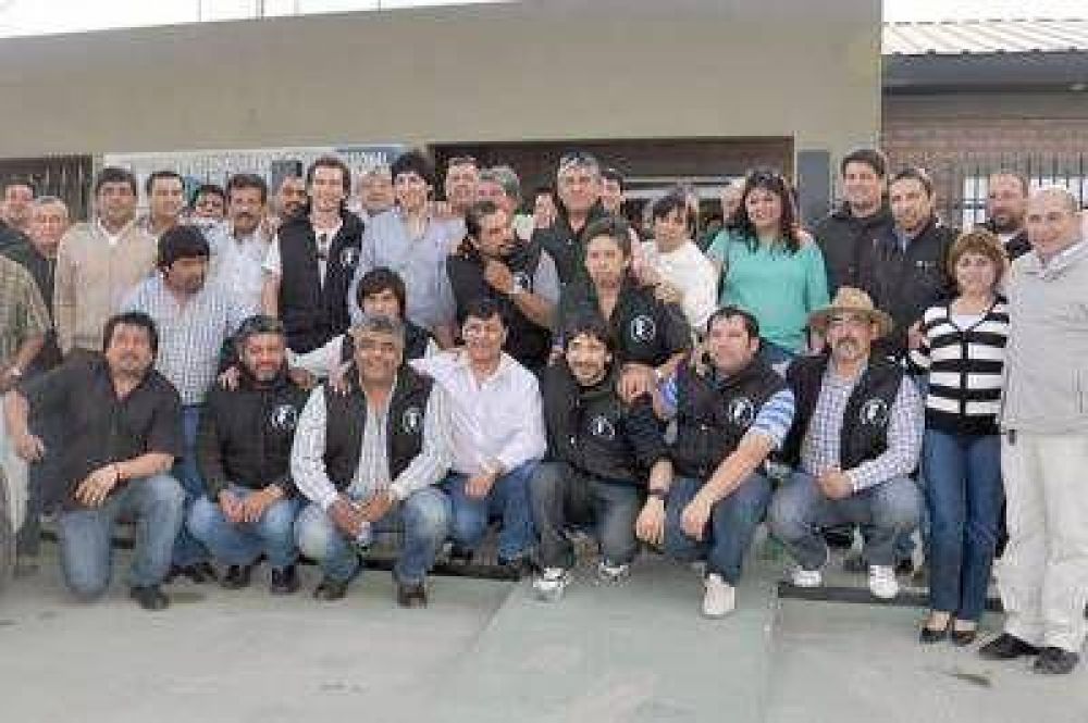 Petroleros Jer�rquicos inauguraron moderna sede gremial en Las Heras
