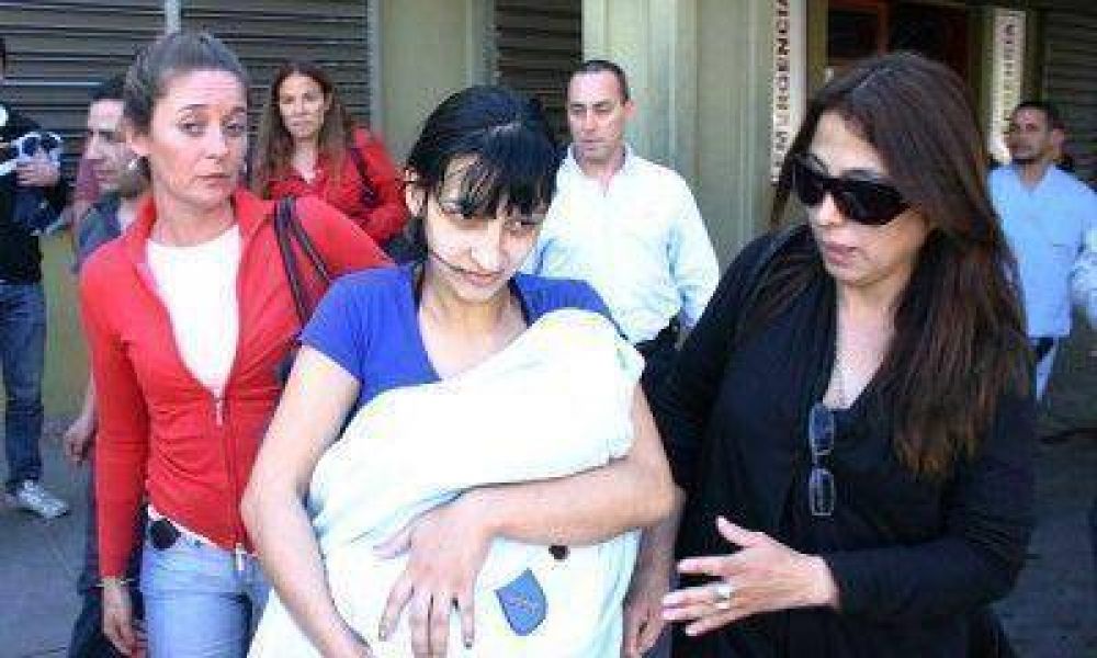 "Esto no puede quedar as�, no se robaron un bolso o un auto, sino un beb�"