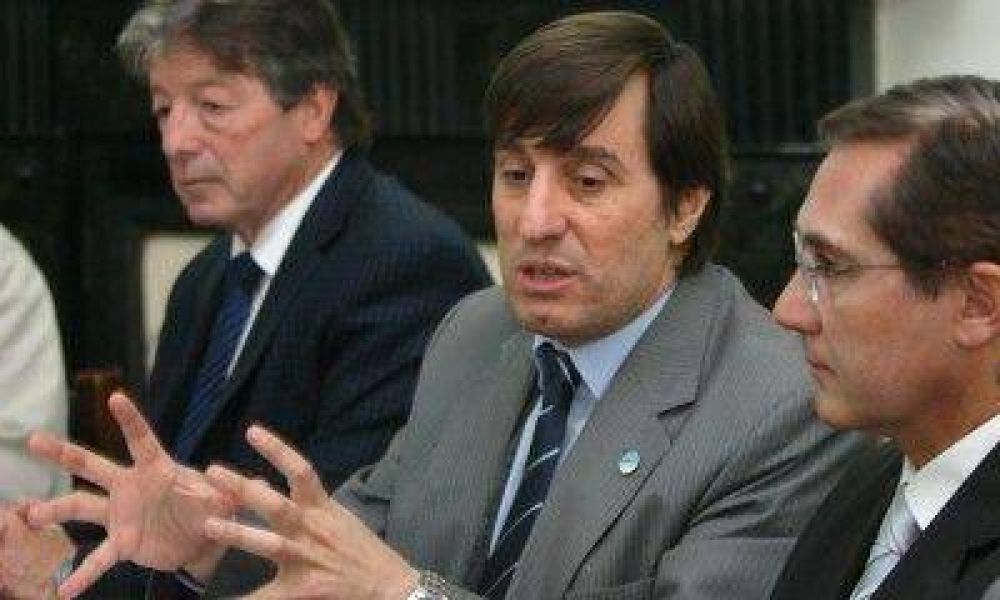 Tras la denuncia, la fiscal R�os retir� toda la documentaci�n del Centro de Congresos y Exposiciones
