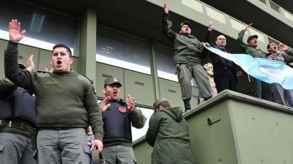 Gendarmes y prefectos protestaron en Entre R�os contra el recorte salarial	