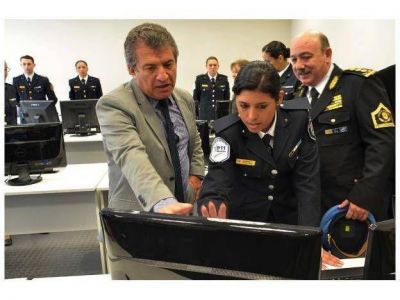 Comenz� a funcionar el sistema de emergencias 911 en Paran�
