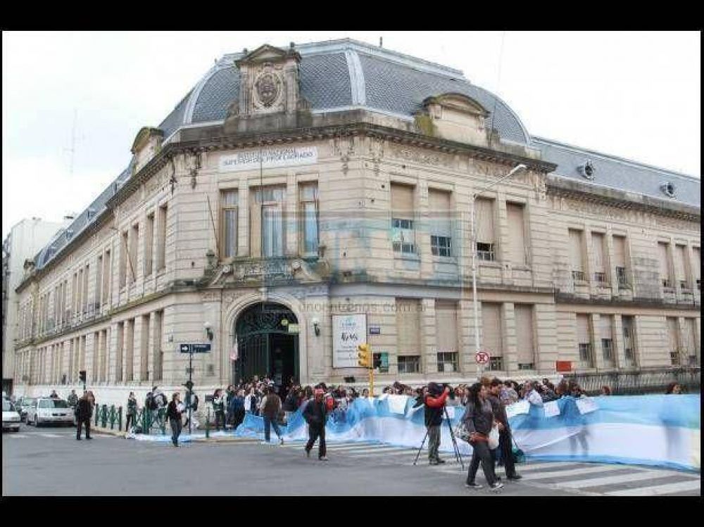 Docentes y alumnos de la escuela Normal reclamaron mejores condiciones edilicias