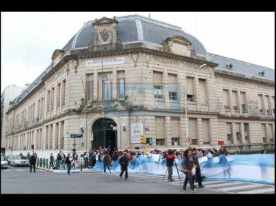 Docentes y alumnos de la escuela Normal reclamaron mejores condiciones edilicias