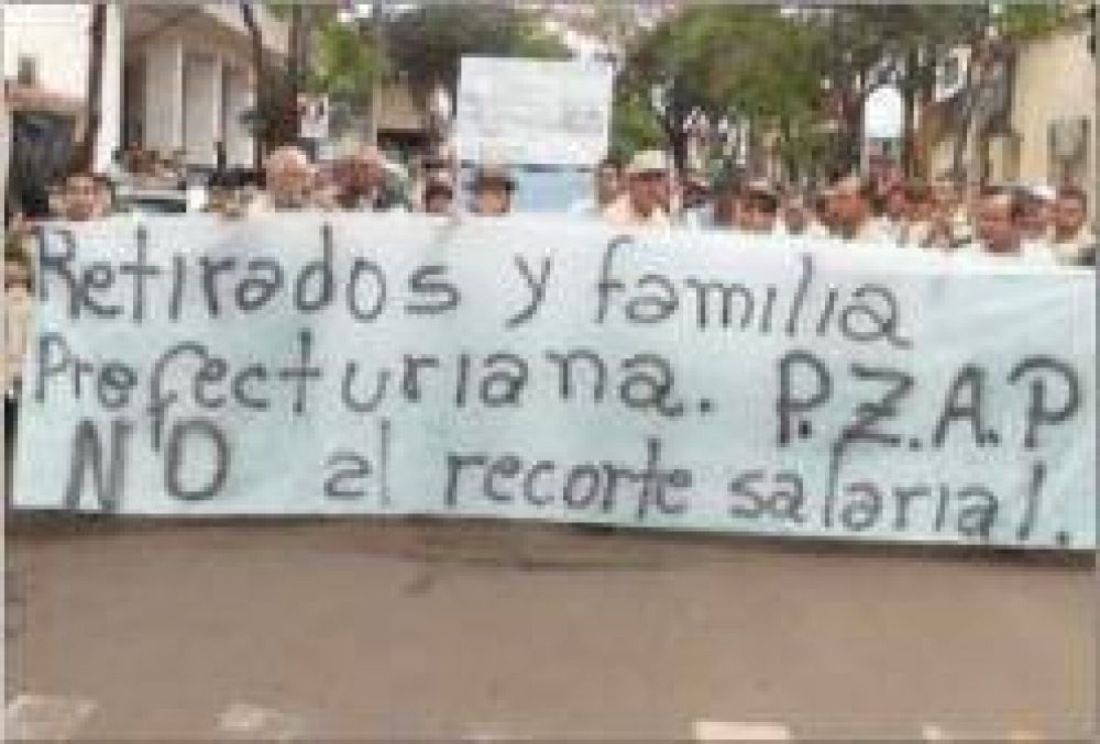 Gendarmes y prefectos en asamblea por salarios