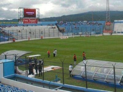 Reparan la cancha del Lobo para la visita de Crucero